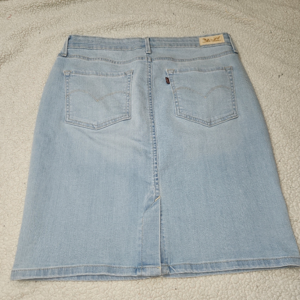 Levis Strauss Lightwash Pencil Skirt Size 29, Knee Length 20.5" Long Back Slit‎